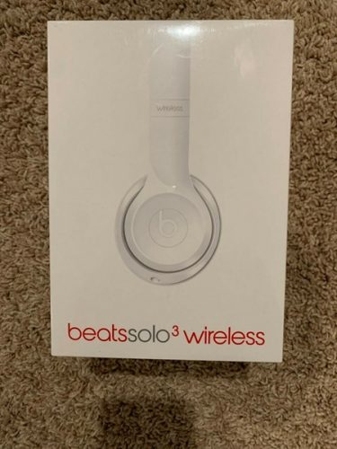 Solo3 Wireless On-Ear Headphones – Gloss White photo review